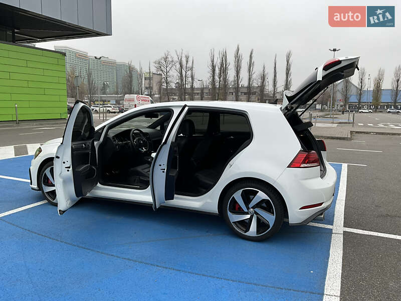 Хэтчбек Volkswagen Golf GTI 2020 в Киеве