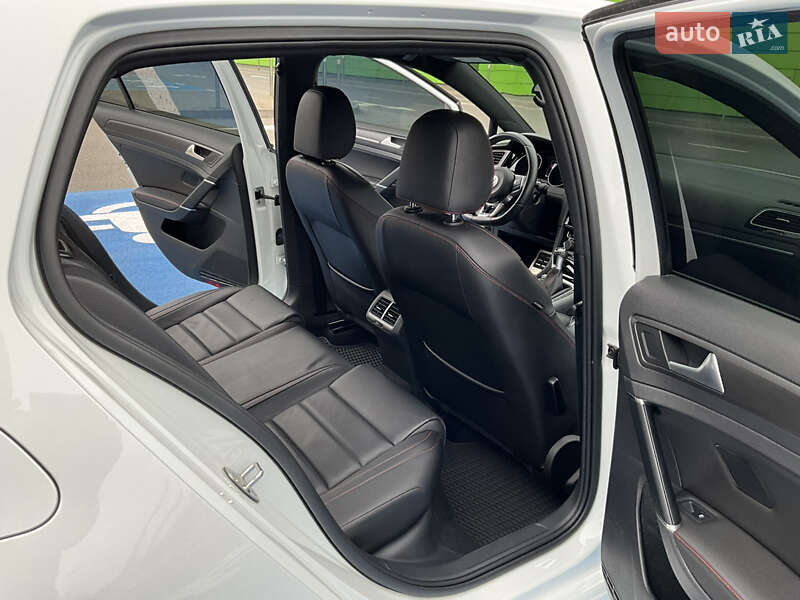 Хэтчбек Volkswagen Golf GTI 2020 в Киеве