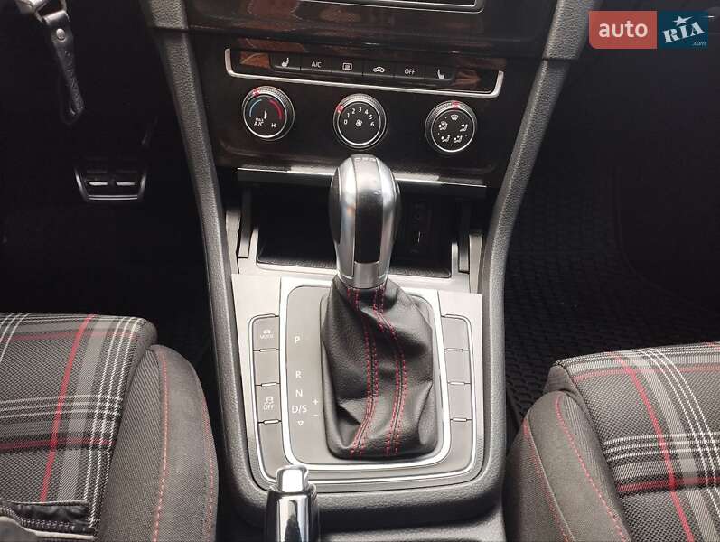 Хэтчбек Volkswagen Golf GTI 2016 в Киеве фото 17 Хэтчбек Volkswagen Golf GTI 2016 в Киеве