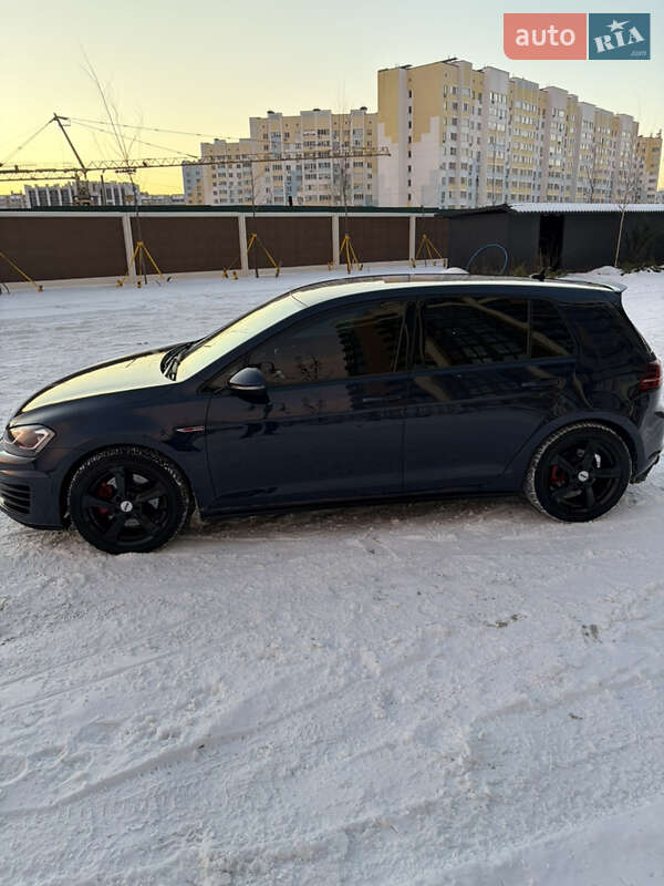 Хэтчбек Volkswagen Golf GTI 2017 в Киеве
