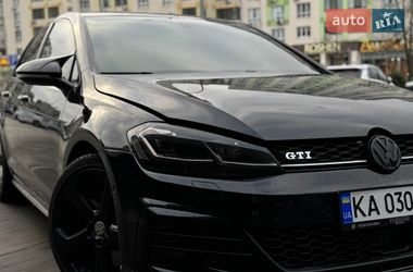 Хэтчбек Volkswagen Golf GTI 2016 в Вишневом