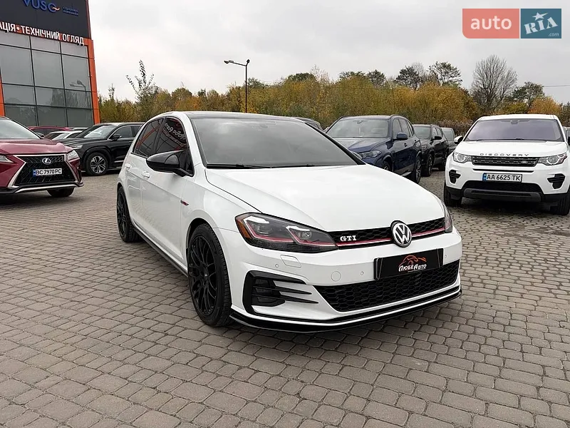 Volkswagen Golf GTI