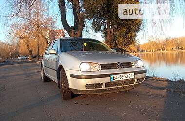 Хэтчбек Volkswagen Golf IV 1999 в Ровно