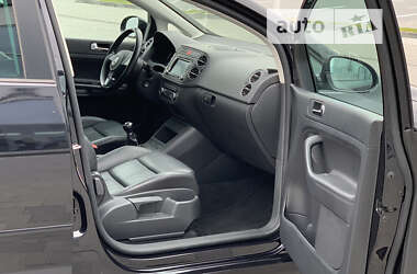 Хэтчбек Volkswagen Golf Plus 2010 в 