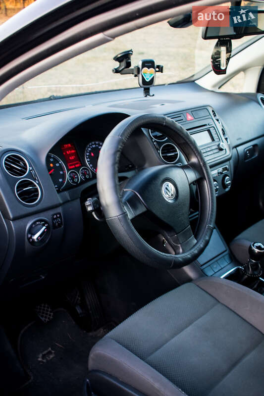 Хетчбек Volkswagen Golf Plus 2005 в Дніпрі