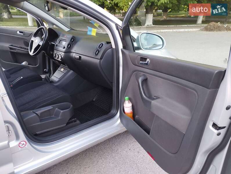 Хэтчбек Volkswagen Golf Plus 2005 в Ромнах