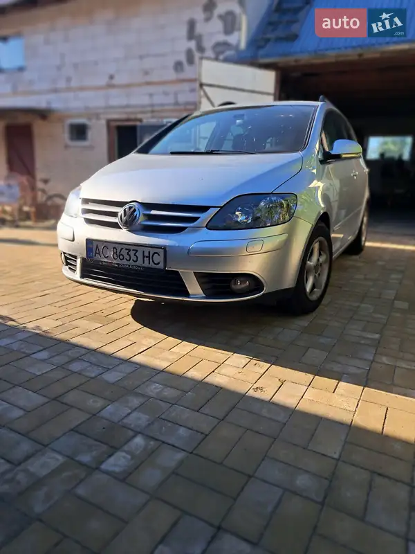 Хэтчбек Volkswagen Golf Plus 2008 в 