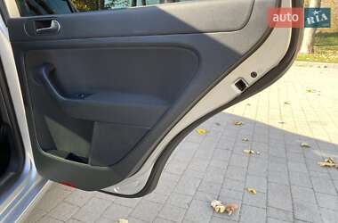 Хэтчбек Volkswagen Golf Plus 2010 в 