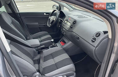 Хэтчбек Volkswagen Golf Plus 2009 в Нововолынске