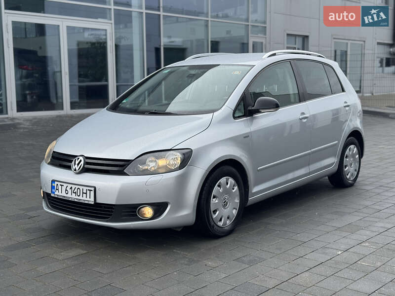 Хэтчбек Volkswagen Golf Plus 2012 в 