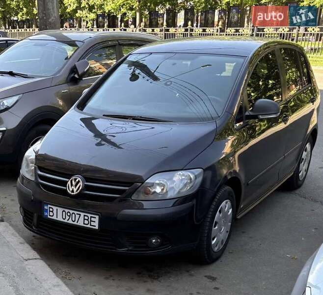 Хетчбек Volkswagen Golf Plus 2008 в 