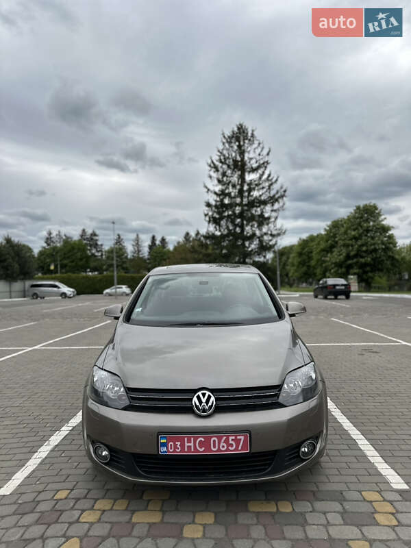 Хетчбек Volkswagen Golf Plus 2010 в 