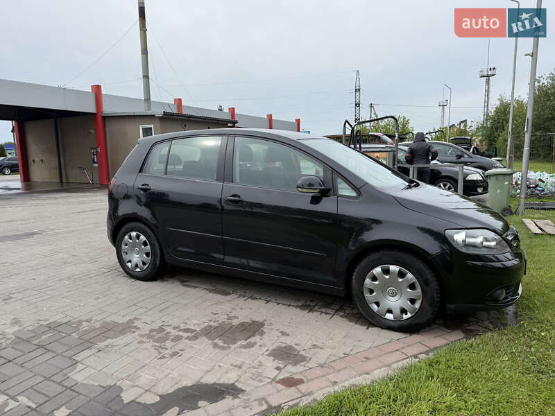 Хэтчбек Volkswagen Golf Plus 2006 в Нововолынске