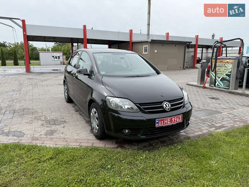 Хэтчбек Volkswagen Golf Plus 2006 в Нововолынске