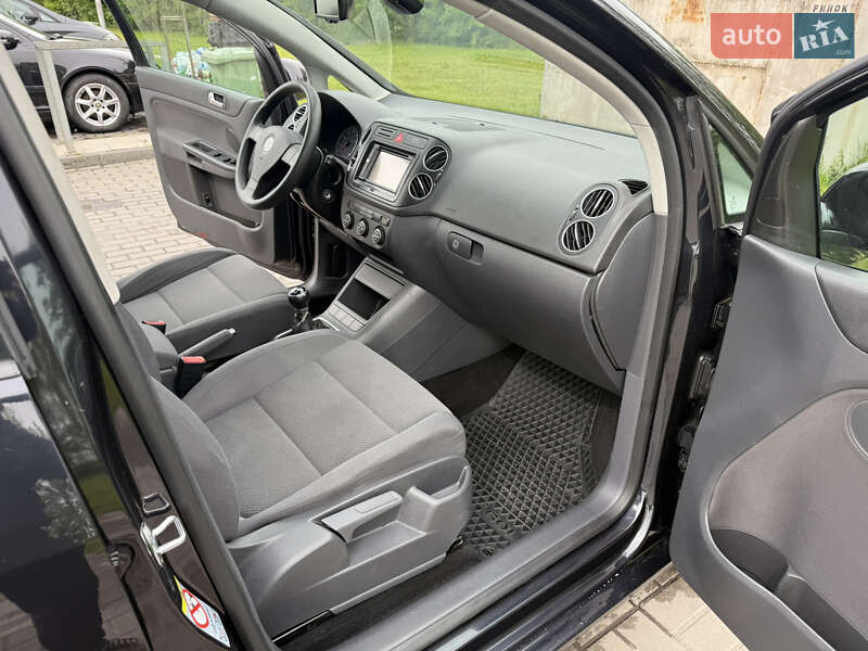 Хэтчбек Volkswagen Golf Plus 2006 в Нововолынске