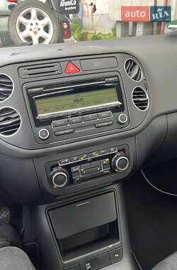 Хэтчбек Volkswagen Golf Plus 2010 в 