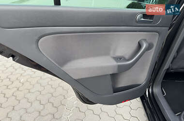 Хэтчбек Volkswagen Golf Plus 2009 в 