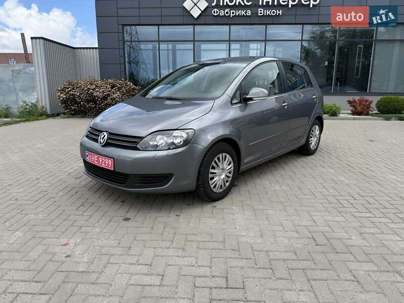 Хэтчбек Volkswagen Golf Plus 2011 в 
