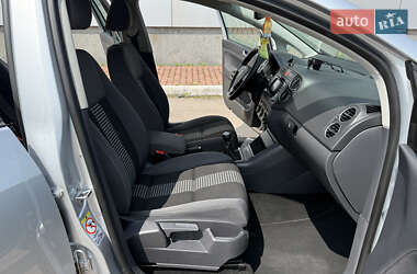 Хэтчбек Volkswagen Golf Plus 2009 в 