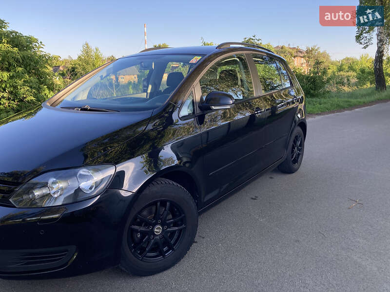 Хэтчбек Volkswagen Golf Plus 2010 в 