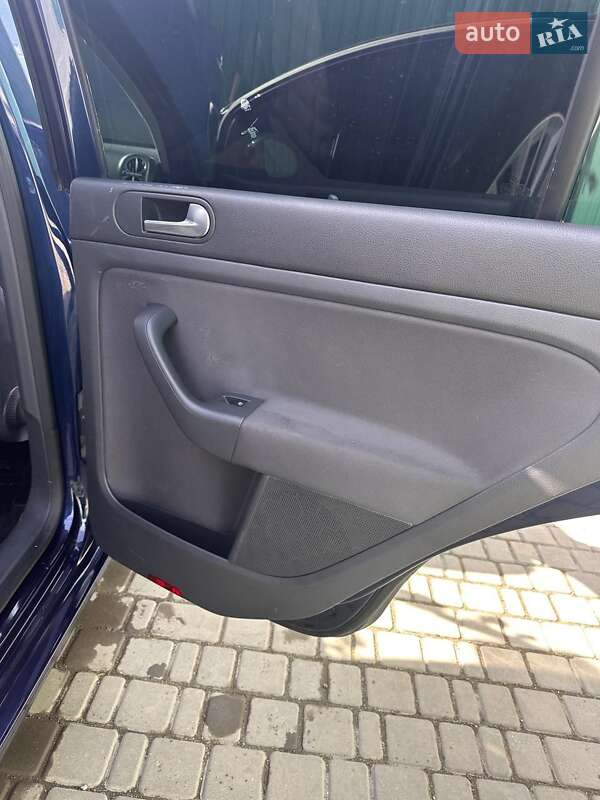 Хетчбек Volkswagen Golf Plus 2006 в Новодністровську