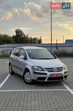 Хэтчбек Volkswagen Golf Plus 2005 в Нововолынске