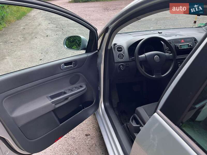 Хетчбек Volkswagen Golf Plus 2005 в Краснограді