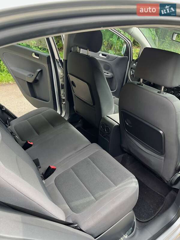 Хетчбек Volkswagen Golf Plus 2005 в Краснограді