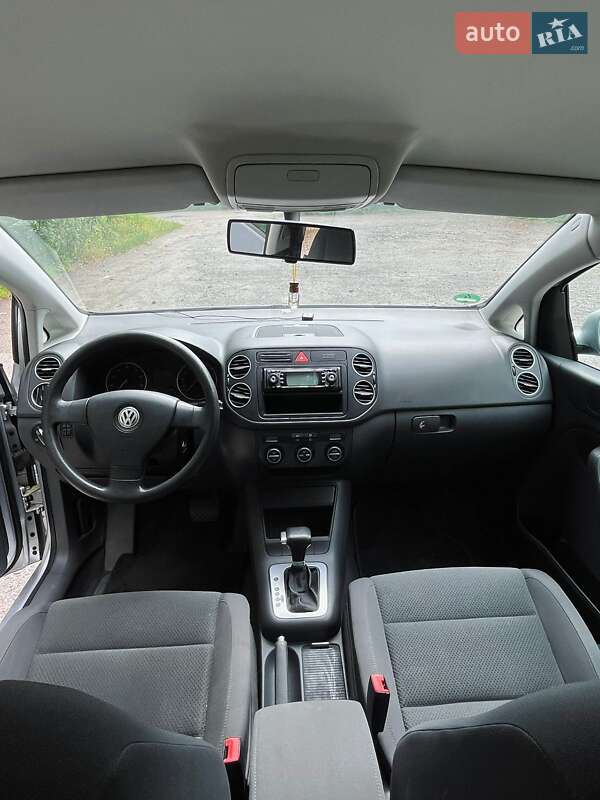 Хетчбек Volkswagen Golf Plus 2005 в Краснограді