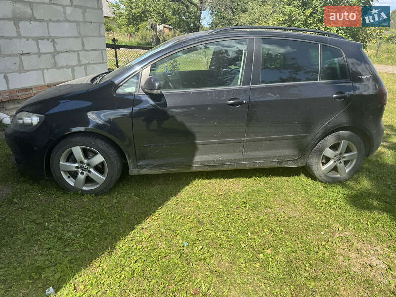 Хэтчбек Volkswagen Golf Plus 2010 в Турийске