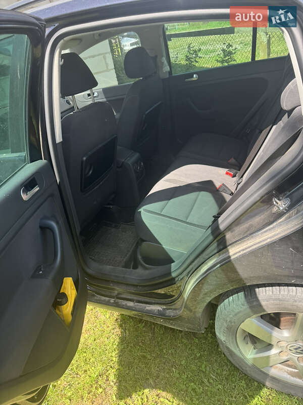 Хэтчбек Volkswagen Golf Plus 2010 в Турийске