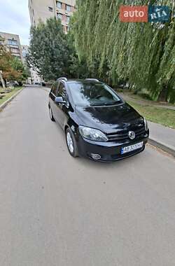 Хетчбек Volkswagen Golf Plus 2012 в 