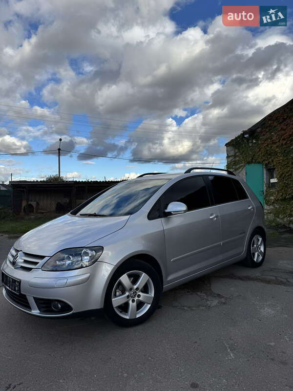 Хэтчбек Volkswagen Golf Plus 2008 в Нововолынске