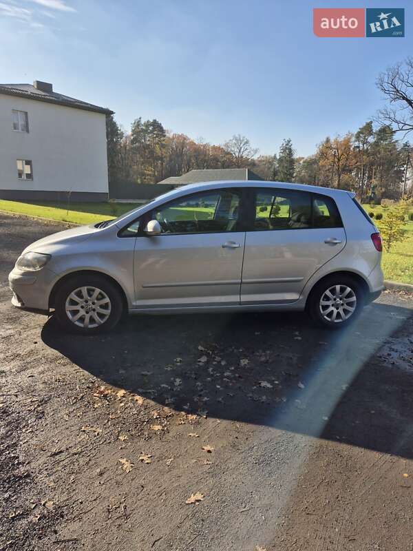 Хэтчбек Volkswagen Golf Plus 2005 в Киверцах