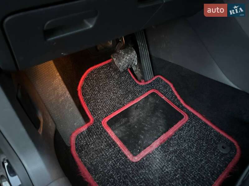 Хэтчбек Volkswagen Golf Plus 2008 в Каменском