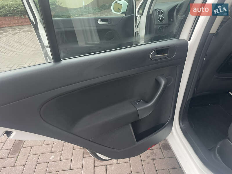 Хэтчбек Volkswagen Golf Plus 2010 в Виноградове