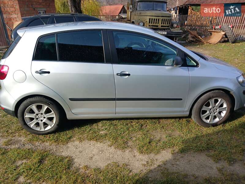Хэтчбек Volkswagen Golf Plus 2008 в Надворной