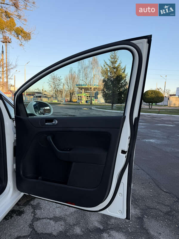 Хэтчбек Volkswagen Golf Plus 2010 в Лубнах