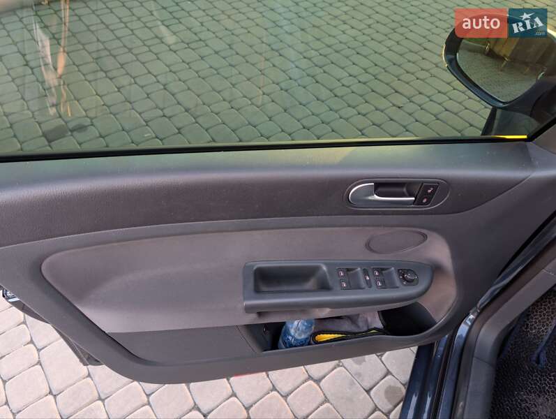 Хетчбек Volkswagen Golf Plus 2006 в Новомосковську