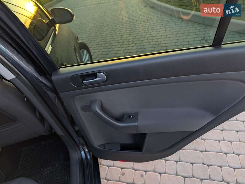 Хетчбек Volkswagen Golf Plus 2006 в Новомосковську