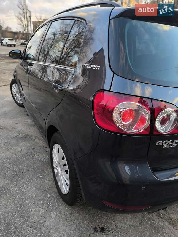 Хэтчбек Volkswagen Golf Plus 2011 в Ахтырке