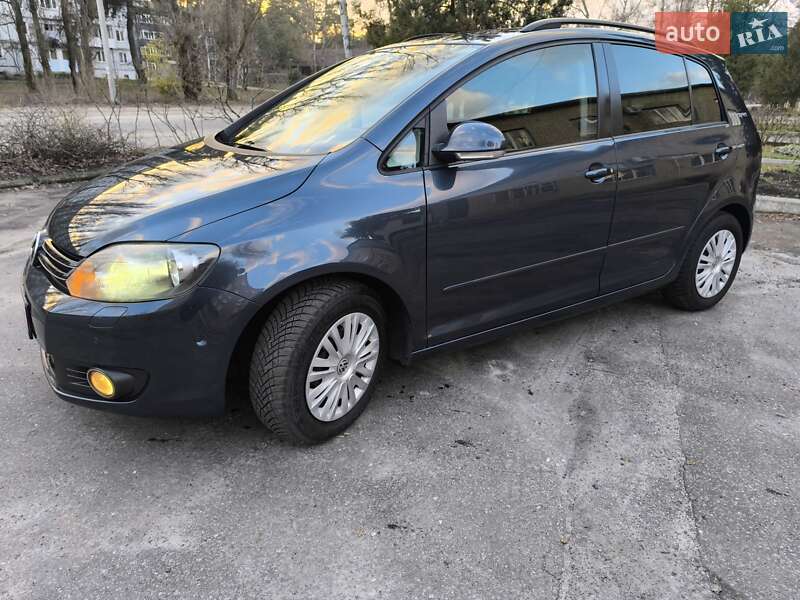 Хэтчбек Volkswagen Golf Plus 2011 в Ахтырке