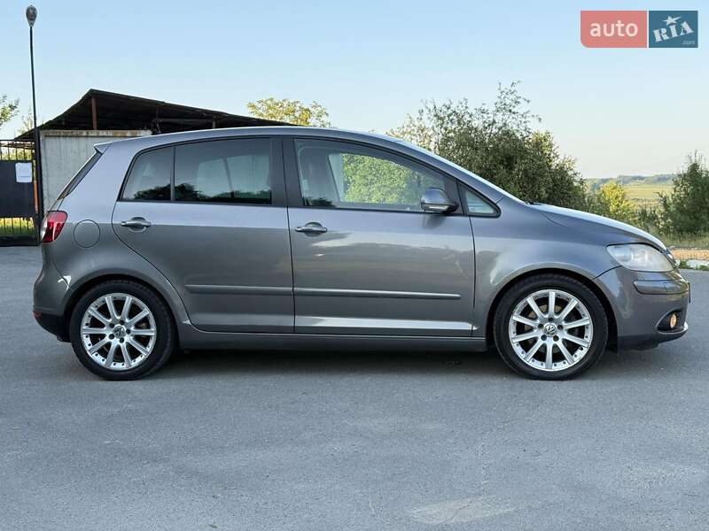 Хэтчбек Volkswagen Golf Plus 2008 в Новой Ушице