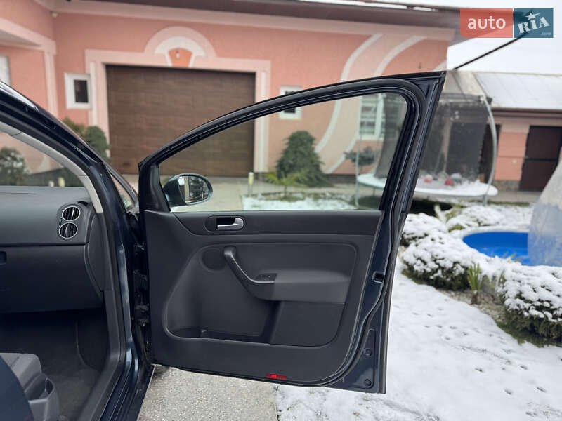 Хетчбек Volkswagen Golf Plus 2005 в Новоселиці