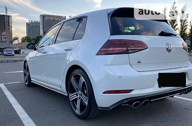 Хэтчбек Volkswagen Golf R 2018 в Киеве