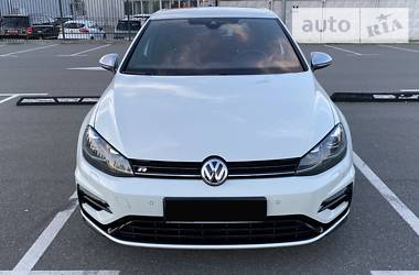 Хэтчбек Volkswagen Golf R 2018 в Киеве