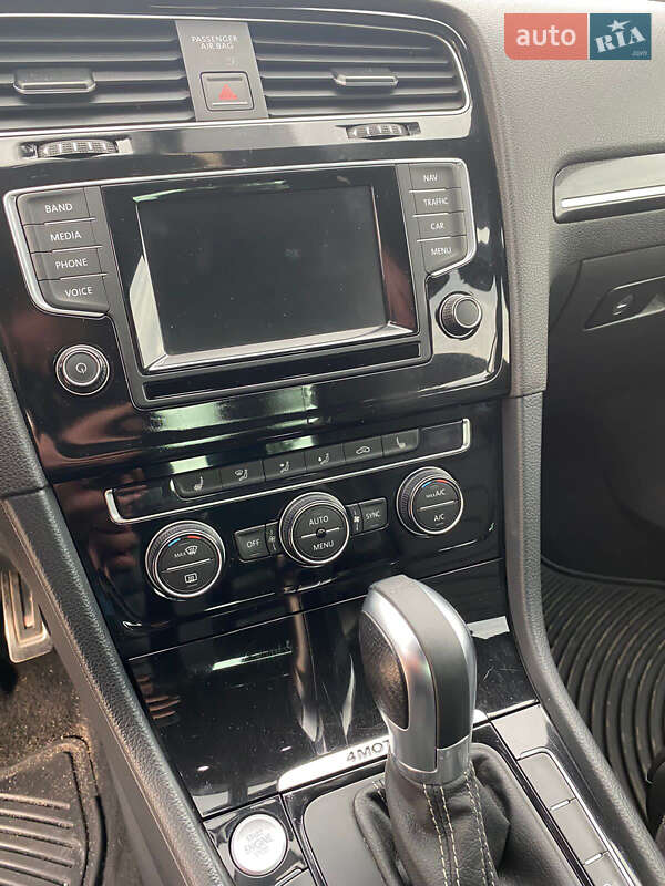 Хетчбек Volkswagen Golf R 2015 в Хорошеві