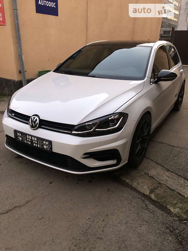 Хэтчбек Volkswagen Golf R 2018 в Ужгороде