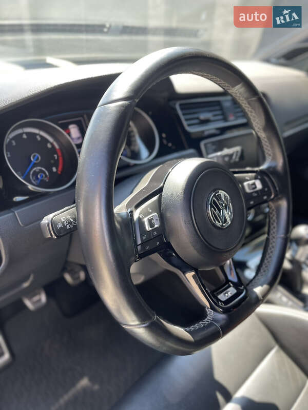 Хэтчбек Volkswagen Golf R 2017 в Киеве фото 13 Хэтчбек Volkswagen Golf R 2017 в Киеве