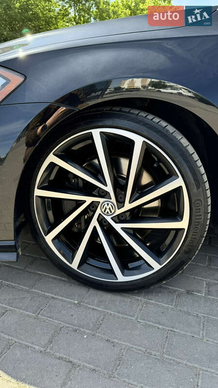 Хетчбек Volkswagen Golf R 2017 в Івано-Франківську